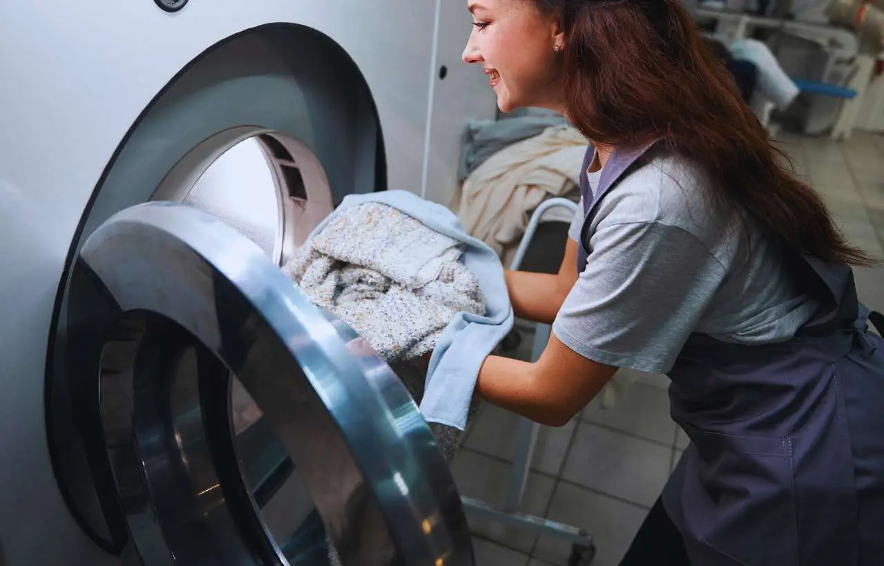 Lavaggio a secco in lavatrice: scopri la funzione che può cambiare il tuo bucato