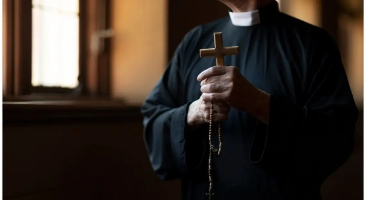 Quanto guadagna un prete al mese? La risposta stupisce tutti