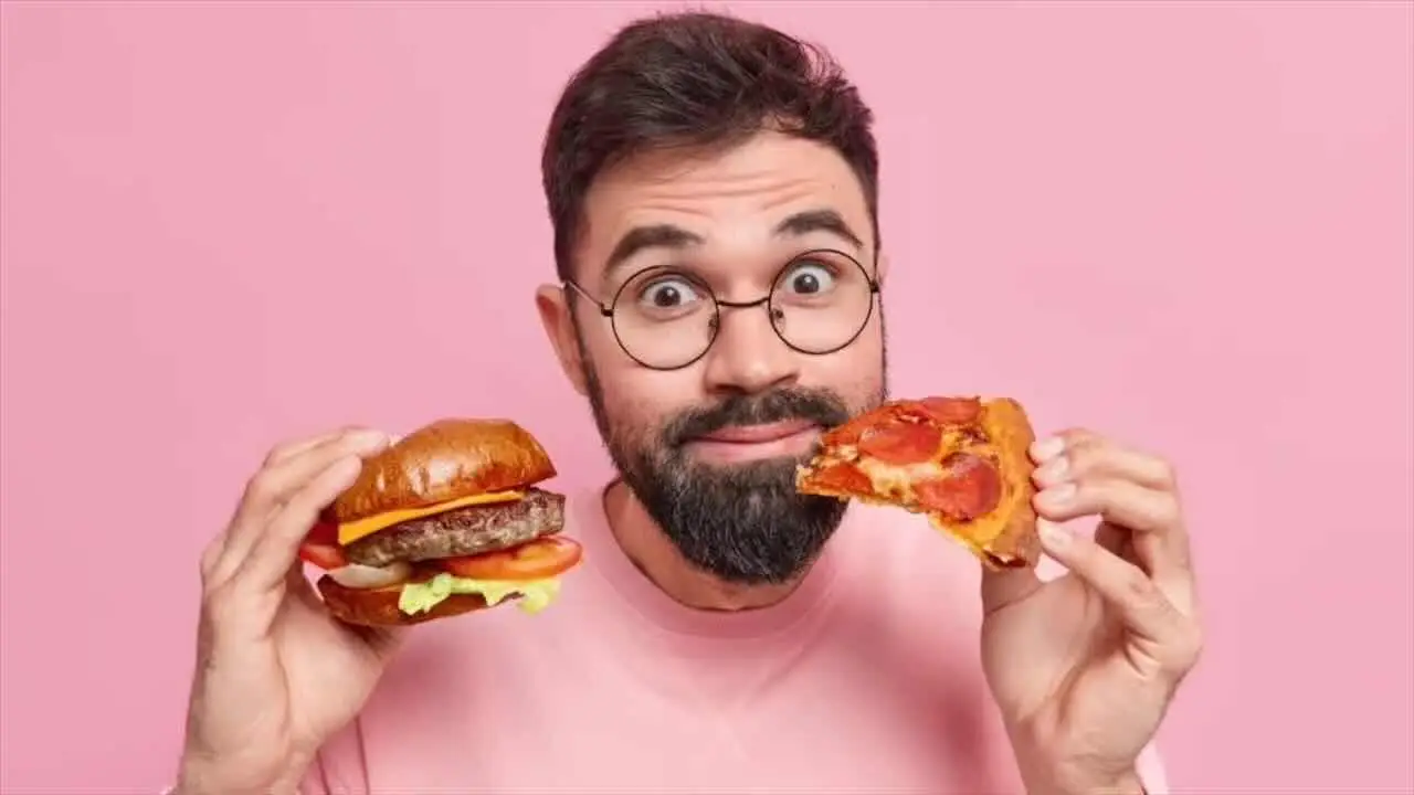 Hai mangiato cibo spazzatura? Ecco il trucco per limitare subito i danni al tuo corpo