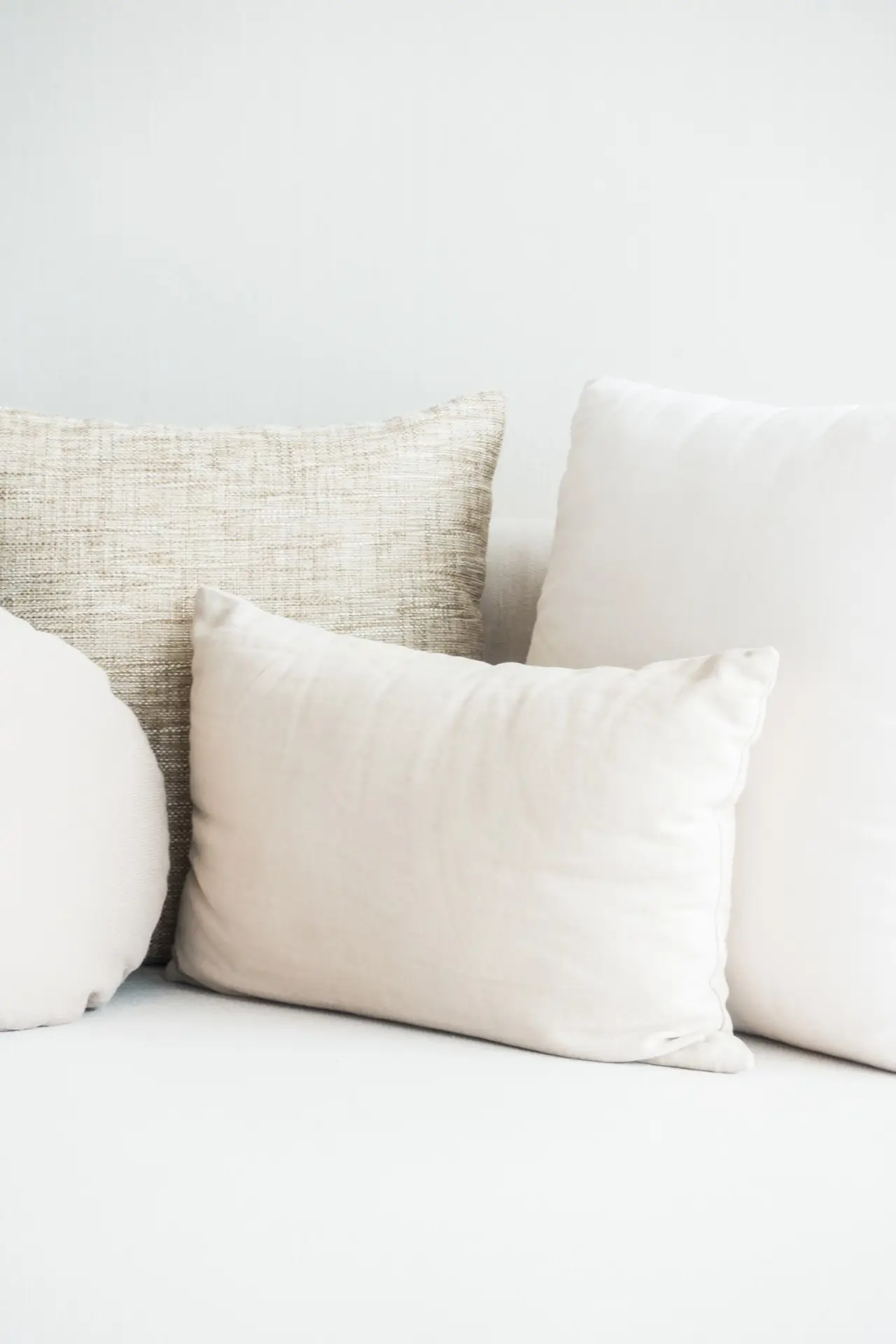 Cuscini ingialliti? Ecco la scioccante verità su cosa stai dormendo