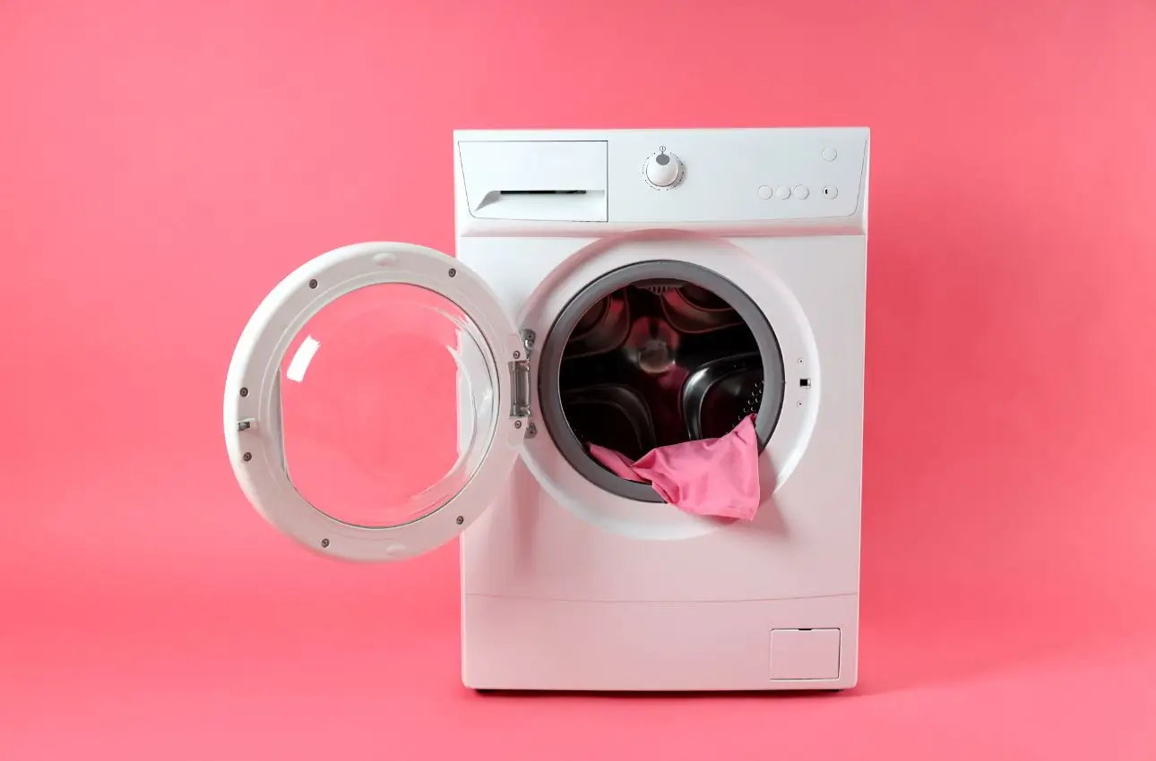 Non accendere mai l’asciugatrice in queste condizioni: rischi danni e bollette fuori controllo