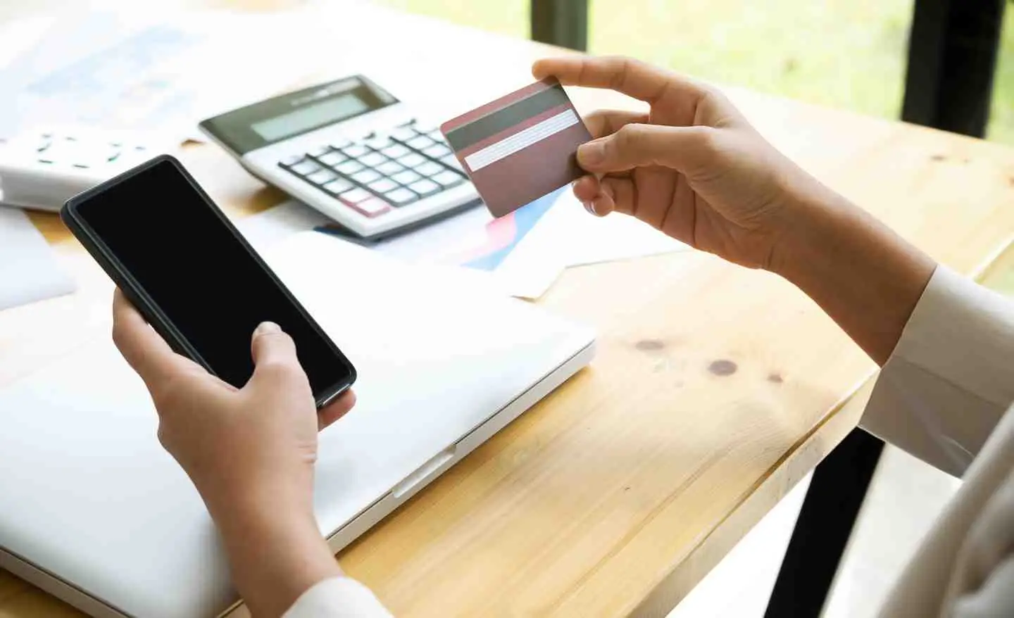 Come chiudere il conto corrente senza andare in filiale: la guida completa