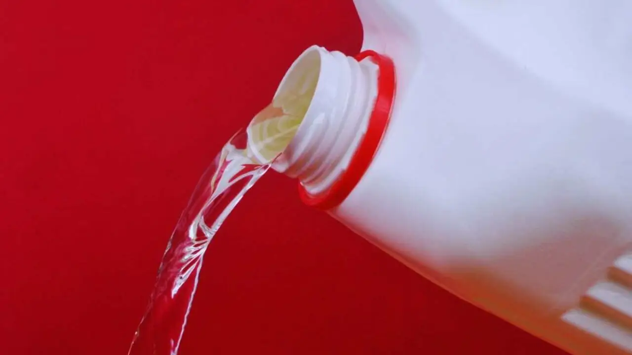 Non usare mai l’ammoniaca su queste superfici comuni: le rovina all’istante