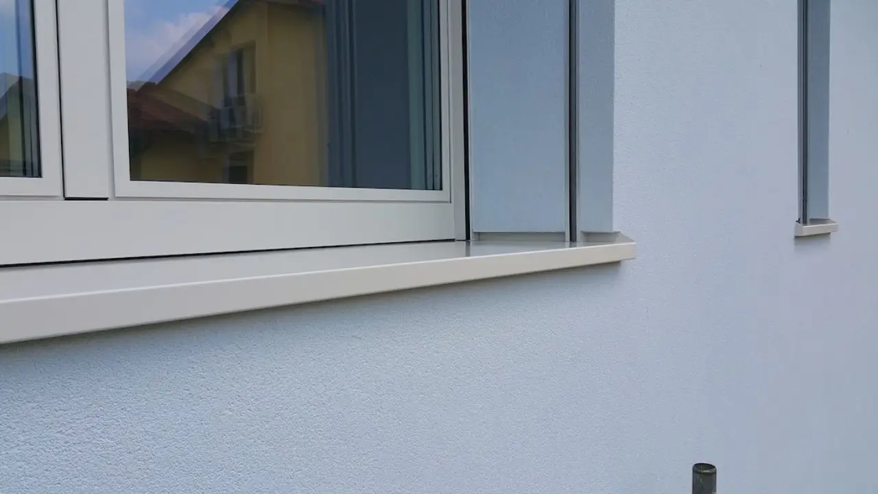 Spifferi fastidiosi? Ecco il trucco definitivo per individuare subito da dove entra l’aria