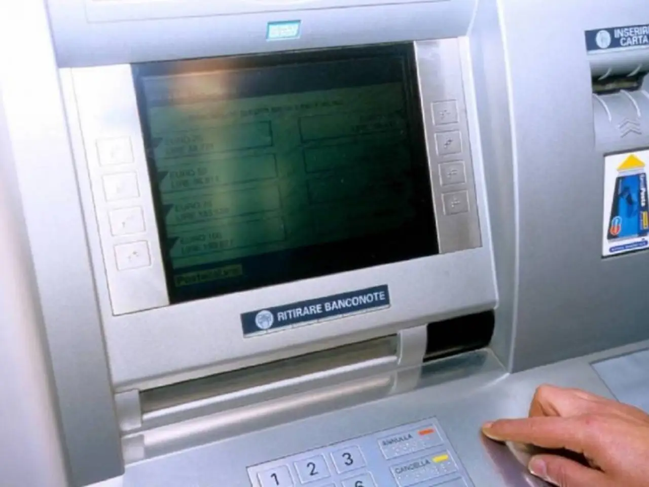 Conto corrente postale e bancario: ecco la differenza che cambia le tue spese