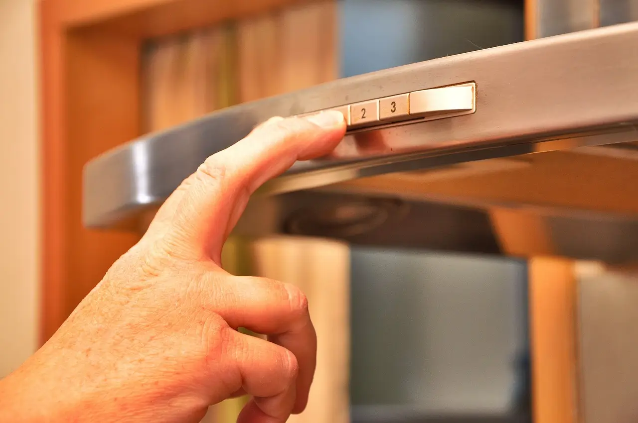 Cappa della cucina in legno? Ecco il trucco per sgrassarla senza rovinarla