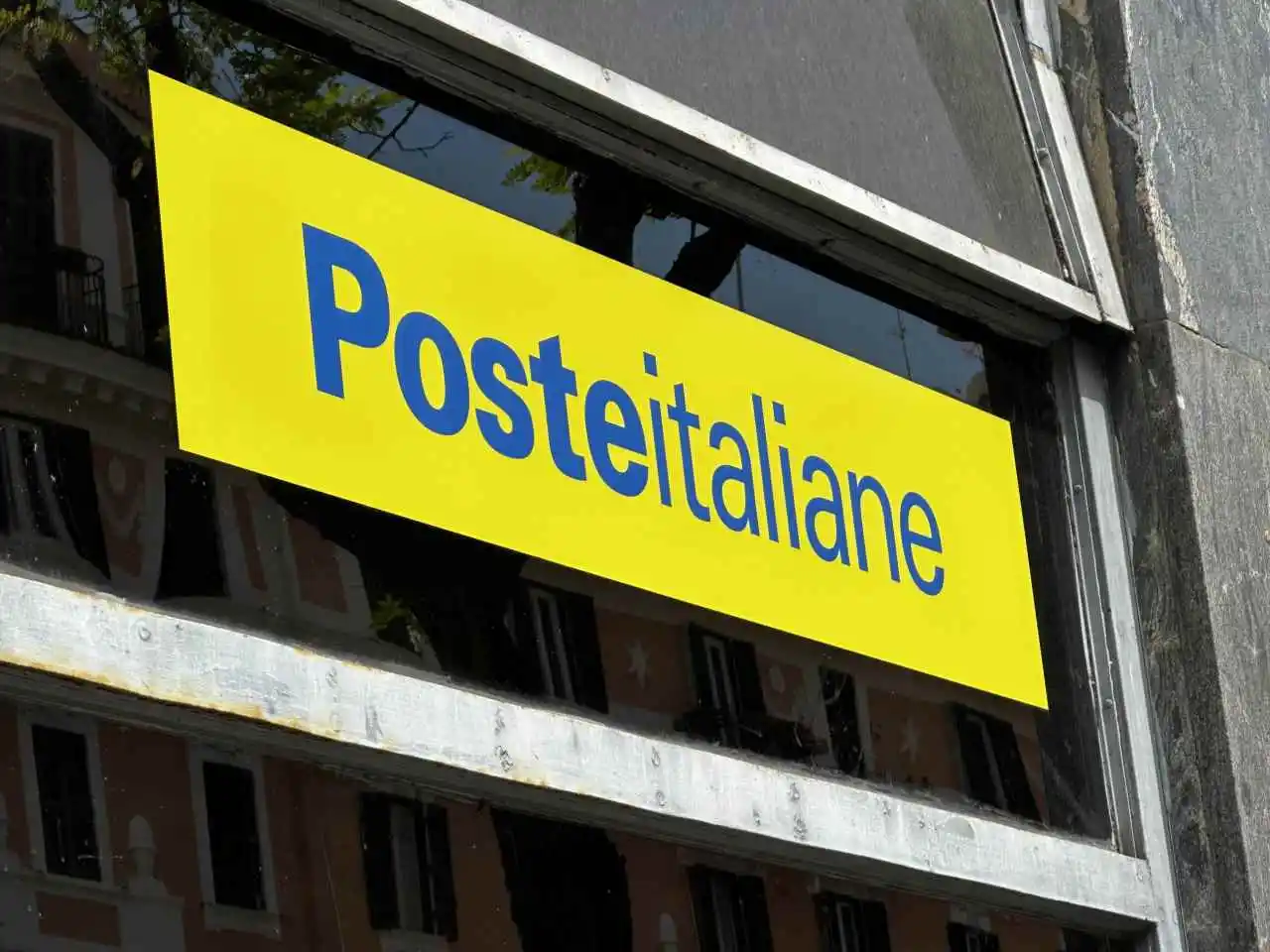 Pacco smarrito o rubato? Ecco quando è indispensabile denunciare subito alla Polizia Postale