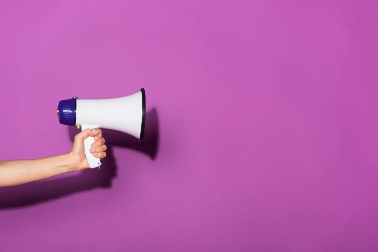 Clacson rotto? Ecco quanto costa davvero aggiustarlo e quando puoi farlo da solo